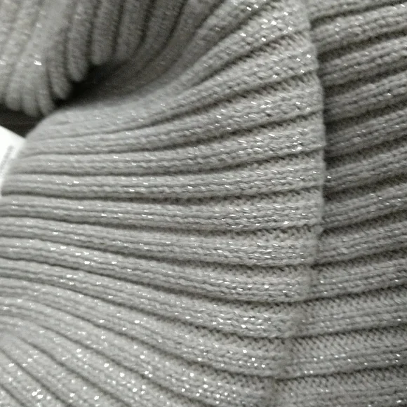 SOLD !! 🆕💥 Designer Valerie Stevens Silver MTLC Sweater NWT Medium - Picture 11 of 12